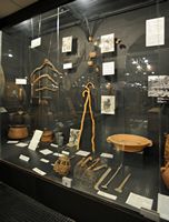 Le village de Tympaki en Crète. Outils d'élevage et de fromagerie au Musée d'ethnologie crétoise à Vori. Cliquer pour agrandir l'image.
