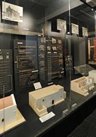 Le village de Tympaki en Crète. Outils de serrurerie au Musée d'ethnologie crétoise à Vori. Cliquer pour agrandir l'image.