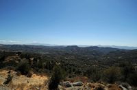 Le village de Zaros en Crète. Vue sur la plaine de la Messara depuis Vrondissi. Cliquer pour agrandir l'image.