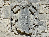 Le village de Ziros en Crète. Armes des Da Mezzo sur le manoir d'Étia (auteur Olaf Tausch). Cliquer pour agrandir l'image.