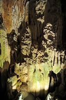 Le village de Zoniana en Crète. La grotte de Sfentoni. Cliquer pour agrandir l'image.
