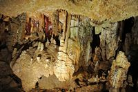 Le village de Zoniana en Crète. La grotte de Sfentoni. Cliquer pour agrandir l'image.