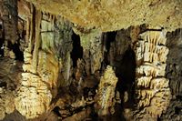Le village de Zoniana en Crète. La grotte de Sfentoni. Cliquer pour agrandir l'image.