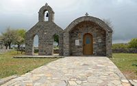 Le village de Zoniana en Crète. L'église Saint-Georges des Pâturages. Cliquer pour agrandir l'image.