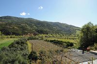 La ville d’Agia Fotini en Crète. Les terres fertiles derrière le barrage des Rivières près d'Amari. Cliquer pour agrandir l'image.