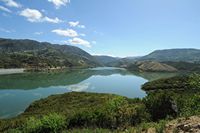 La ville d’Agia Fotini en Crète. Le lac-réservoir des Rivières près d'Amari. Cliquer pour agrandir l'image.
