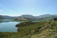La ville d’Agia Fotini en Crète. Le lac-réservoir des Rivières près d'Amari. Cliquer pour agrandir l'image.