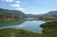 La ville d’Agia Fotini en Crète. Le lac-réservoir des Rivières près d'Amari. Cliquer pour agrandir l'image.
