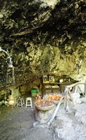 La ville d’Agia Fotini en Crète. La grotte Saint-Antoine à Patsos. Cliquer pour agrandir l'image.