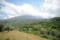 La ville d’Agia Fotini en Crète. Le nord de la vallée d'Amari vu depuis Meronas. Cliquer pour agrandir l'image.