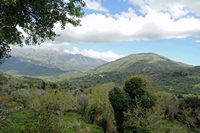 La ville d’Agia Fotini en Crète. Amari, le mont Samitos et le Psiloritis vus depuis Meronas. Cliquer pour agrandir l'image.