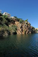 La ville d’Agios Nikolaos en Crète. Le lac Voulisméni. Cliquer pour agrandir l'image.
