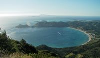 La ville d’Agros sur l’île de Corfou. La baie de Saint-Georges de Pagi (auteur Dr. K.). Cliquer pour agrandir l'image.