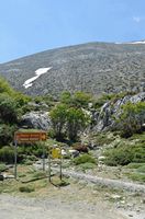 La ville d’Anogia en Crète. Sentier de l'antre de l'Ida. Cliquer pour agrandir l'image.