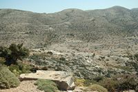 La ville d’Anogia en Crète. Piédestal de la statue de Zeus près de la grotte de l'Ida (auteur Zde). Cliquer pour agrandir l'image.