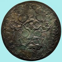 La ville d’Anogia en Crète. Bouclier d'époque archaïque découvert dans la grotte de l'Ida (auteur C. Messier). Cliquer pour agrandir l'image.