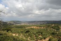 La ville d’Archanès en Crète. Archanes vue depuis le mont Giouchtas. Cliquer pour agrandir l'image.