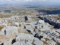La ville d’Archanès en Crète. Le sanctuaire sommital minoen du Giouchtas (auteur Olaf Tausch). Cliquer pour agrandir l'image.