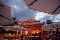 La ville d’Athènes en Grèce. L'Acropole vue du sud-est - Restaurant Os Vakchos. Cliquer pour agrandir l'image.
