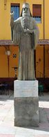 La vieille ville de La Canée en Crète. Statue du patriarche Athenagoras. Cliquer pour agrandir l'image.