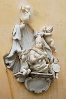 Le sud de la vieille ville de Corfou. Monument à l'amiral Morosini sur le théâtre (auteur Jean Housen). Cliquer pour agrandir l'image.