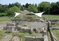 La presqu’île de Kanóni à Corfou. Les thermes romains (auteur Kritsolina). Cliquer pour agrandir l'image.