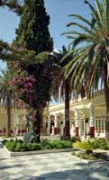 L’Achilleion, le palais de Sissi à Corfou. La terrasse. Cliquer pour agrandir l'image.