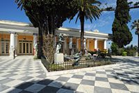 L’Achilleion, le palais de Sissi à Corfou. La terrasse. Cliquer pour agrandir l'image.