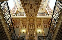 L’Achilleion, le palais de Sissi à Corfou. Le grand escalier. Cliquer pour agrandir l'image.