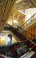 L’Achilleion, le palais de Sissi à Corfou. Le grand escalier. Cliquer pour agrandir l'image.