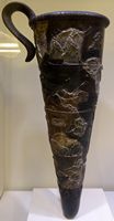 Le Musée archéologique d’Héraklion en Crète. Rhyton conique du site d'Agia Triada (auteur Olaf Tausch). Cliquer pour agrandir l'image.