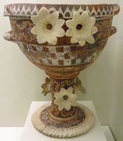 Le Musée archéologique d’Héraklion en Crète. Cratère à fleurs du site de Phaestos (1800-1700 avant JC) (auteur Olaf Tausch). Cliquer pour agrandir l'image.