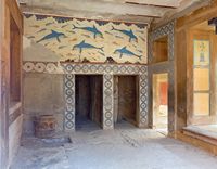 Le palais de Cnossos à Héraklion en Crète. La fresque aux Dauphins du mégaron de la reine (auteur C. Messier). Cliquer pour agrandir l'image.