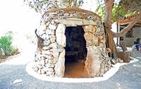 La ville d’Hersonissos en Crète. Cabane de berger de l'écomusée Lychnostatis. Cliquer pour agrandir l'image.