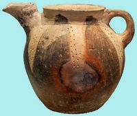 La côte nord de la commune d’Iérapétra en Crète. Vase du style Vassiliki au Musée archéologique d'Héraklion (auteur Jébulon). Cliquer pour agrandir l'image.