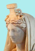 La ville d’Iérapétra en Crète. Statue de Perséphone au Musée archéologique. Cliquer pour agrandir l'image.