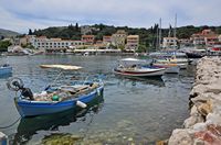 La ville de Kassiopi sur l’île de Corfou. Le port de Kassiopi (auteur Marc Ryckaert). Cliquer pour agrandir l'image.
