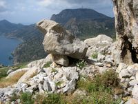 Le cap Krikelo vu depuis la caverne d'Aspri Petra près d'Agios Théologos sur l'île de Kos. Cliquer pour agrandir l'image.