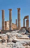 Ruines du temple d'Athéna Lindia à Lindos à Rhodes. Cliquer pour agrandir l'image.