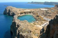 Vue sur le golfe depuis l'acropole de Lindos à Rhodes. Cliquer pour agrandir l'image.