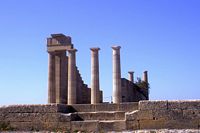 Temple d'Athéna Lindia à Lindos à Rhodes. Cliquer pour agrandir l'image.
