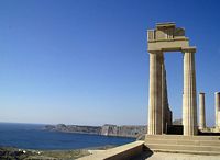 Temple d'Athéna Lindia de l'acropole de Lindos à Rhodes. Cliquer pour agrandir l'image.