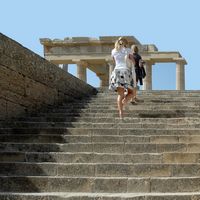 Propylées de l'acropole de Lindos à Rhodes. Cliquer pour agrandir l'image.