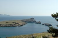 Vue sur le golfe depuis l'acropole de Lindos à Rhodes. Cliquer pour agrandir l'image.