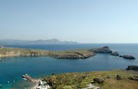 Vue sur le golfe depuis l'acropole de Lindos à Rhodes. Cliquer pour agrandir l'image.