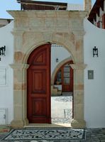 Maison de capitaine de la vieille ville de Lindos à Rhodes. Cliquer pour agrandir l'image.
