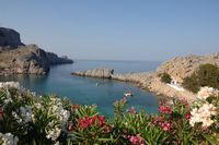 La ville de Lindos sur l’île de Rhodes. Baie de Saint-Paul près de Lindos. Cliquer pour agrandir l'image.