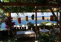 La ville de Lindos sur l’île de Rhodes. Restaurant. Cliquer pour agrandir l'image.