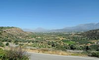 Le palais de Phaistos en Crète. Vue vers le massif du Psiloritis depuis Phaistos. Cliquer pour agrandir l'image.