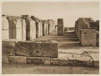 Le palais de Phaistos en Crète. Le couloir des magasins de l'aile ouest (auteur Frédéric Boissonnas, 1919). Cliquer pour agrandir l'image.